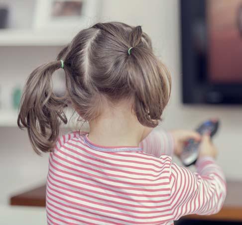 5) Biranje programa. Djeci treba pružiti mogućnost da gledaju svoje programe ako ih zanimaju. No, prije toga se treba dogovoriti koje emisije mogu gledati.