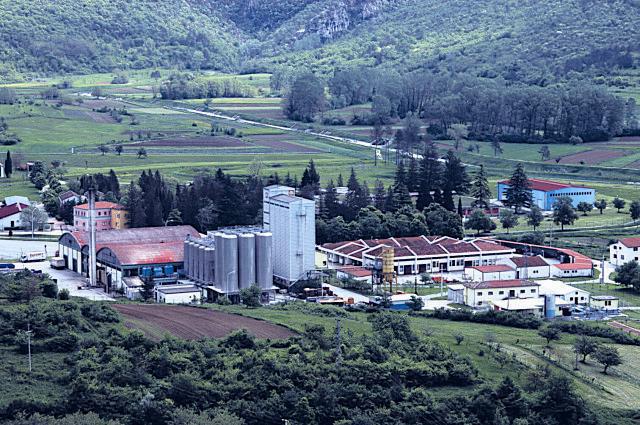3. O ISTARSKOJ PIVOVARI Istarska pivovara započela je s proizvodnjom piva u Istri 1977. godine, kada je izgrađen proizvodni pogon pivovare u Buzetu.