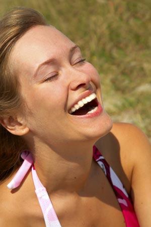 Veda, ki se ukvarja s smehom z vidika fiziologije in psihologije, se imenuje gelotologija (grško gelos pomeni smeh). Smeh zdravi skrbi in težave s katerimi se obremenjujemo.