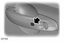 Brave Napomena: Ako se drugi valjani pasivni klju nalazi unutar stražnjeg podru ja detekcije, poklopac prtljažnika se može zatvoriti. Za zaklju avanje vozila, dodirnite senzor na ru ki prednjih vrata.