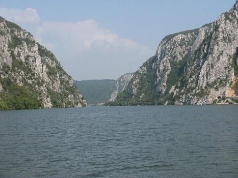 Draft Events: GEO TRIP AND CEG CONFERENCE CARPATHIAN KARST OF SERBIA & ROMANIA Geo Trip of the Karst Commission of the IAH