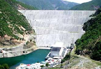 IFC e ka ndihmuar qeverinë shqiptare për çështjen e privatizimit të hidrocentraleve me përmasa mesatare dhe përmes një programi këshillimor të quajtur Energjia e Rinovueshme në Ballkan, po ndihmon