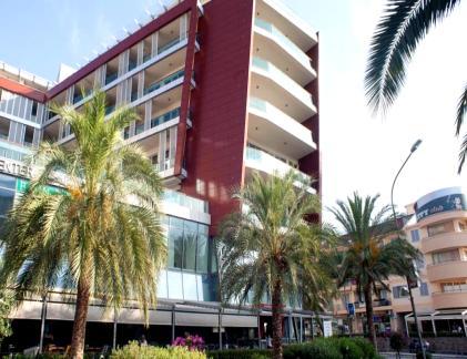 HOTEL PLAZA 4* BROJ SOBA: 80 LOKACIJA: Hotel Plaza je centralno pozicioniran u Budvi