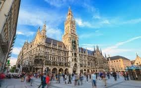 She will then take them through a walking tour since most of the center of Munich is pedestrian area.