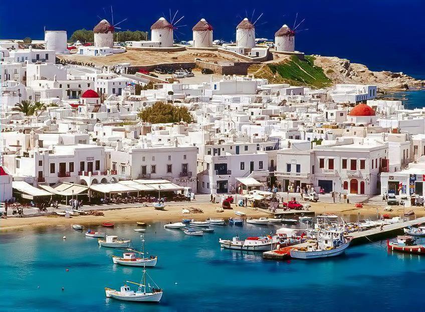 towns of the Greek islands, with endless small streets, shops, windmills, churches, terraces and whitewashed houses.