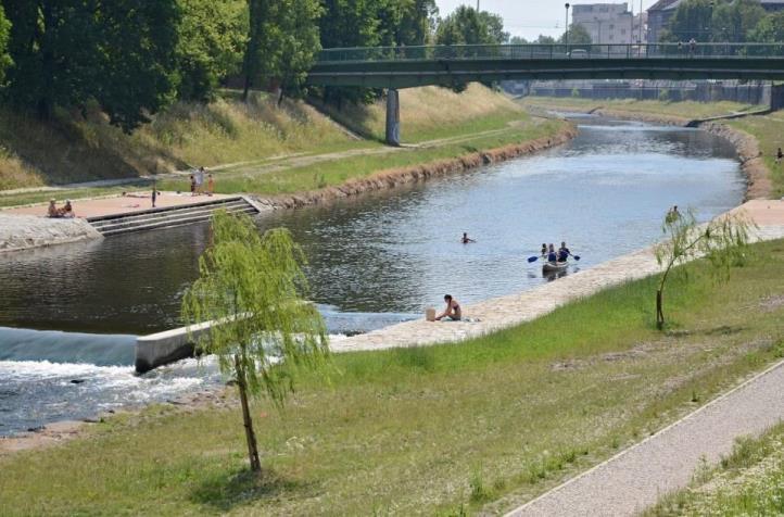 The revitalization the the river Ostravice in Ostrava strana 13 At this type of weir banks were created for sunbathing aswell as stops for watersport