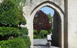 Day 4 Pacy-sur-Eure to Thoiry 55 km The day begins with your ride still following the course of the Eure and, though a little before lunchtime, you could soon be sampling the produce of Le Goubelin,