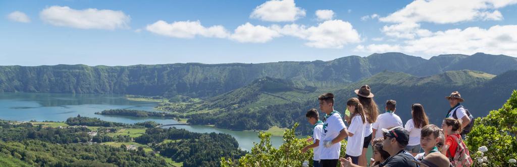 Starts near Mata do Canário wood in the western part of the island, reaches Pico da Cruz viewpoint, a hill point that offers a beautiful view over the Sete Cidades lakes, and