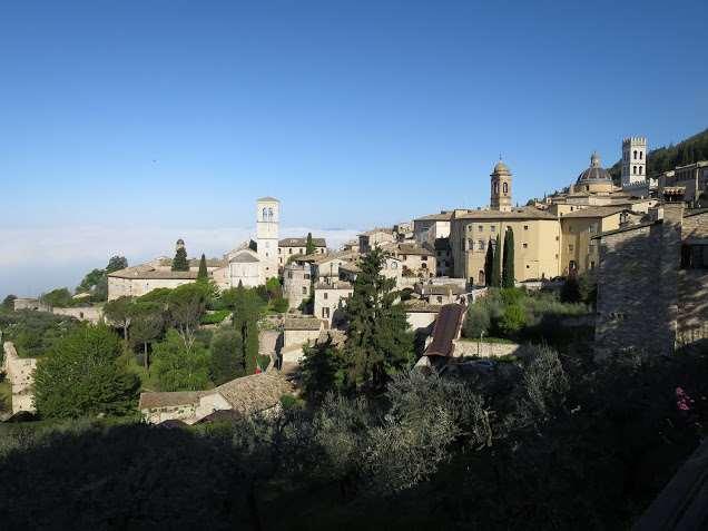 Honeymoon by bike: Amazing Umbria from Assisi to Spoleto The Umbrian Valley is perfect for visiting beautiful Umbria and is a romantic setting for your Honeymoon by bike.