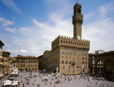 (with its magnificent dome designed by Brunelleschi), Signoria Square, Ponte Vecchio,