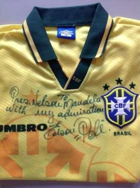 Unframed Pele signed soccer shirt dedicated to