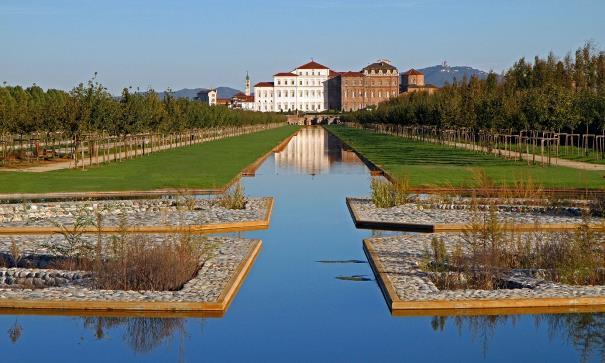 LA VENARIA REALE IN FIGURES 950.000 square meters surface including the Reggia, the Gardens and the outbuildings 118.000 square meters of surface area in the Reggia and the outbuildings 512.