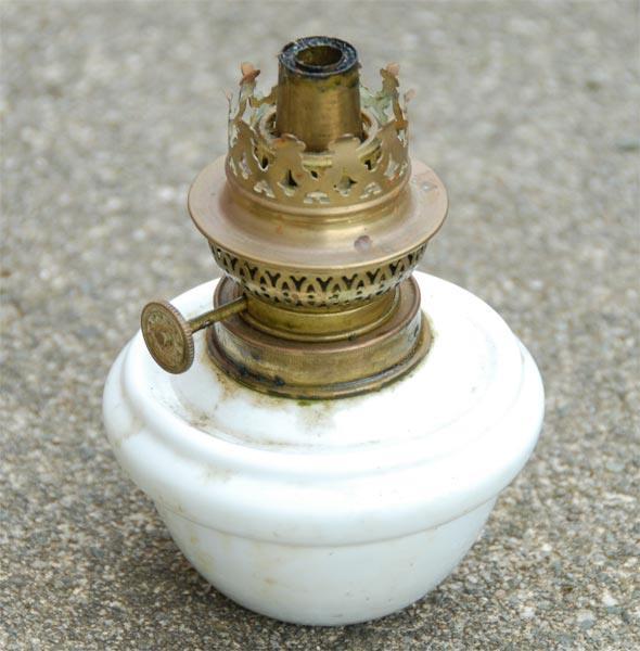 How to use the oil lamps: Burners, chimneys and glass globes can get extremely hot during use, so wait until the lamp cools before disassembling the parts to refuel it.