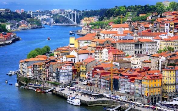 Douro 2018 FINAL ITINERARY the 5* M/S Douro Splendour Vila Nova de Gaia (16:00 24:00), Portugal Day 1 Embarkation after 16:00 (D) Check in after 4 pm.