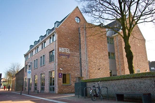Best Western wellness Hotel Nobis Asten or Boetiek Hotel Plein Vijf Deurne Located in close proximity of Helmond are two great hotels called Best Western Wellness and Hotel Nobis (http://www.nobis.
