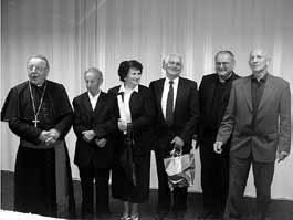 Liturgijsko pjevanje predvodio je veliki župni zbor pod ravnanjem s. Pankracije Žižić i uz orguljsku pratnju profesora Slavka Barčića.