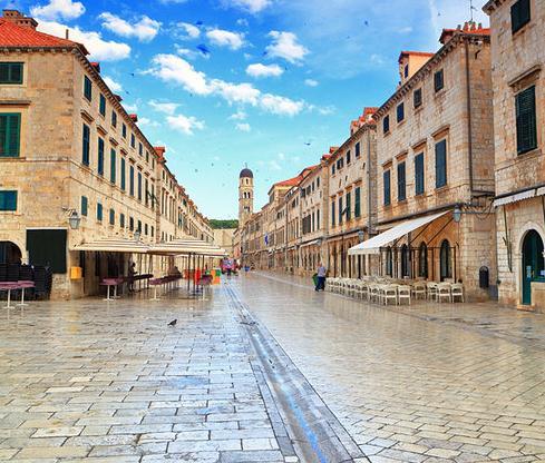 the narrow streets of Dubrovnik Old Town, enjoy the best views of