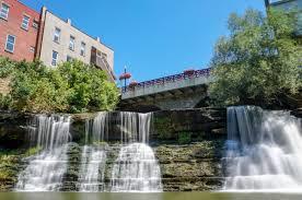 2 miles to Downtown Chagrin Falls Connects to