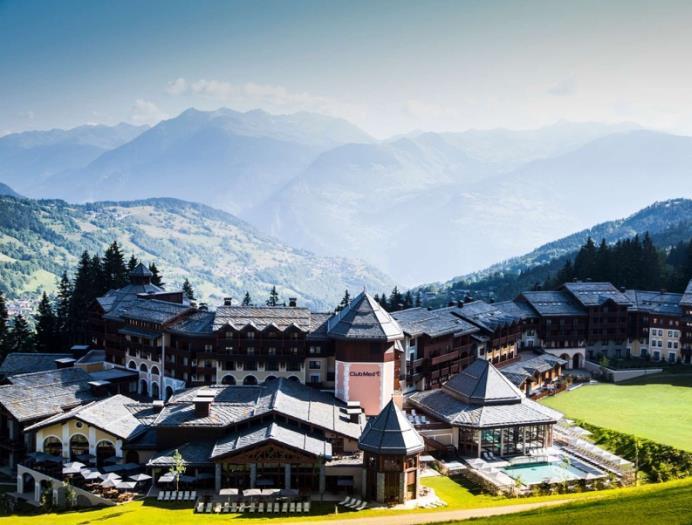 VALMOREL 4T PREMIUM RESORT WITH 5T EXCLUSIVE COLLECTION SPACE Valmorel resort is located on an exceptional site at 1460 metres of altitude, with a breathtaking view overlooking the station.