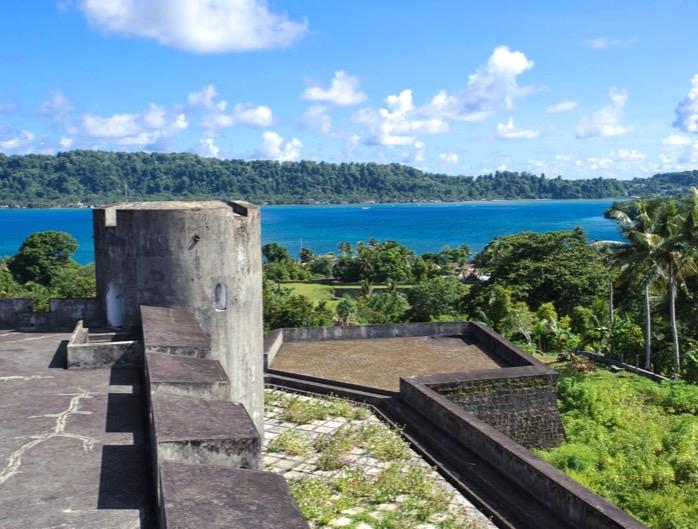 DAY 3 THE FORTS The central islands form a picture-perfect crescent around the volcano, Gunung Api and were at the heart of the Dutch and British interest.
