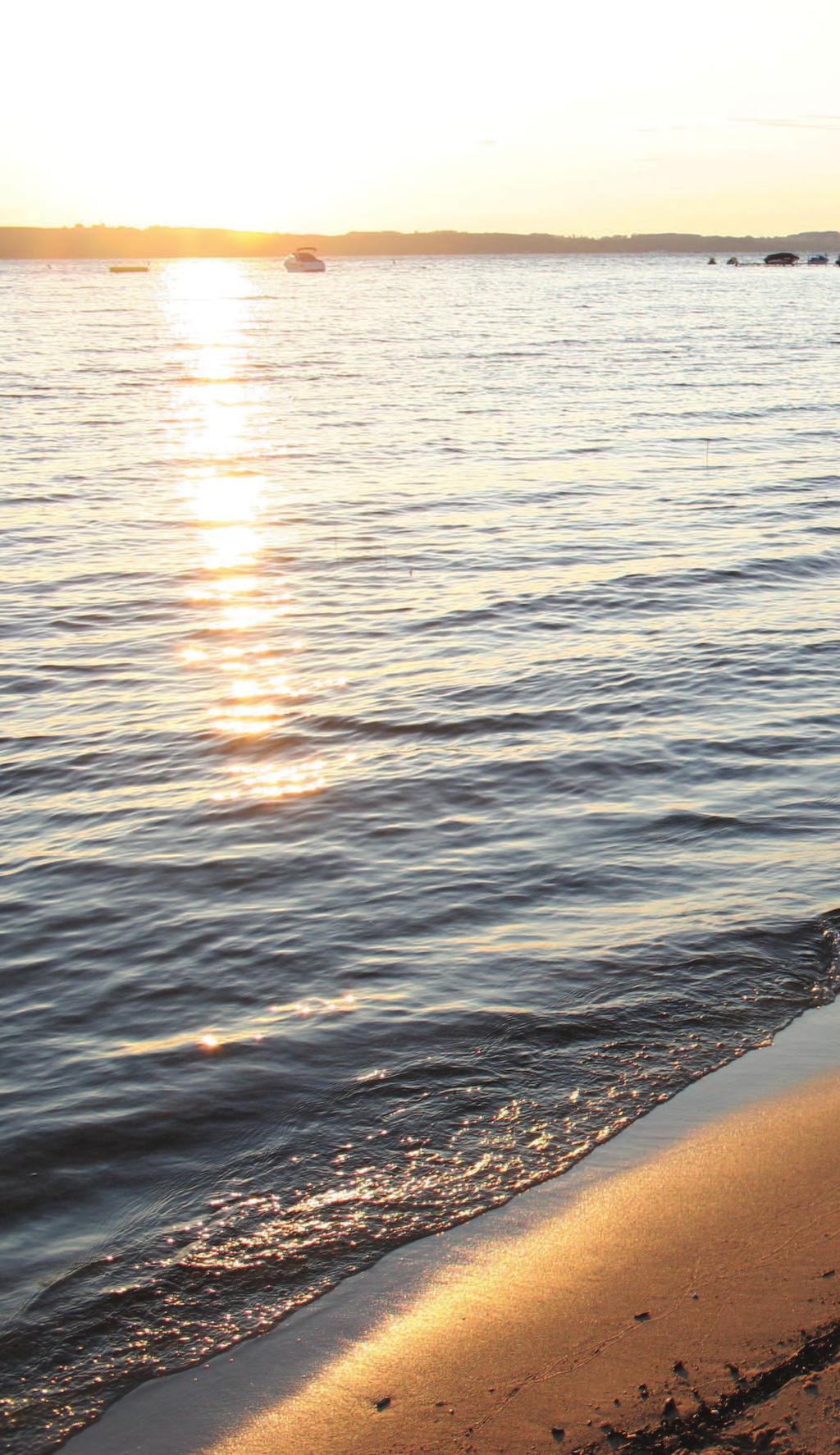 CHAPTER 03 ACME SHORELINE Like that of its counterpart to the west, East Grand Traverse Bay s deep and sparkling waters are a unique treasure.