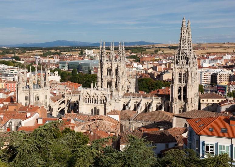 Visit of the Burgos Cathedral, the only Spain s only cathedral to be individually awarded the designation of UNESCO World Heritage.