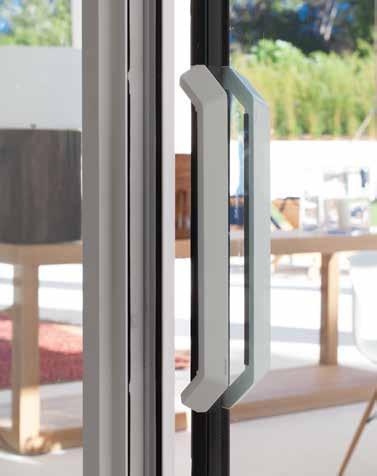 The handle The specific character of Hi-Finity sliding doors is expressed by its unique handle.