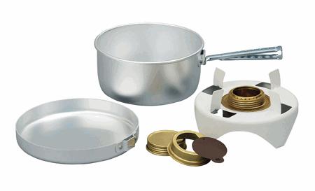 5 litre), a 20cm non-stick fry pan, lid that fits both saucepans, a handle and cover.