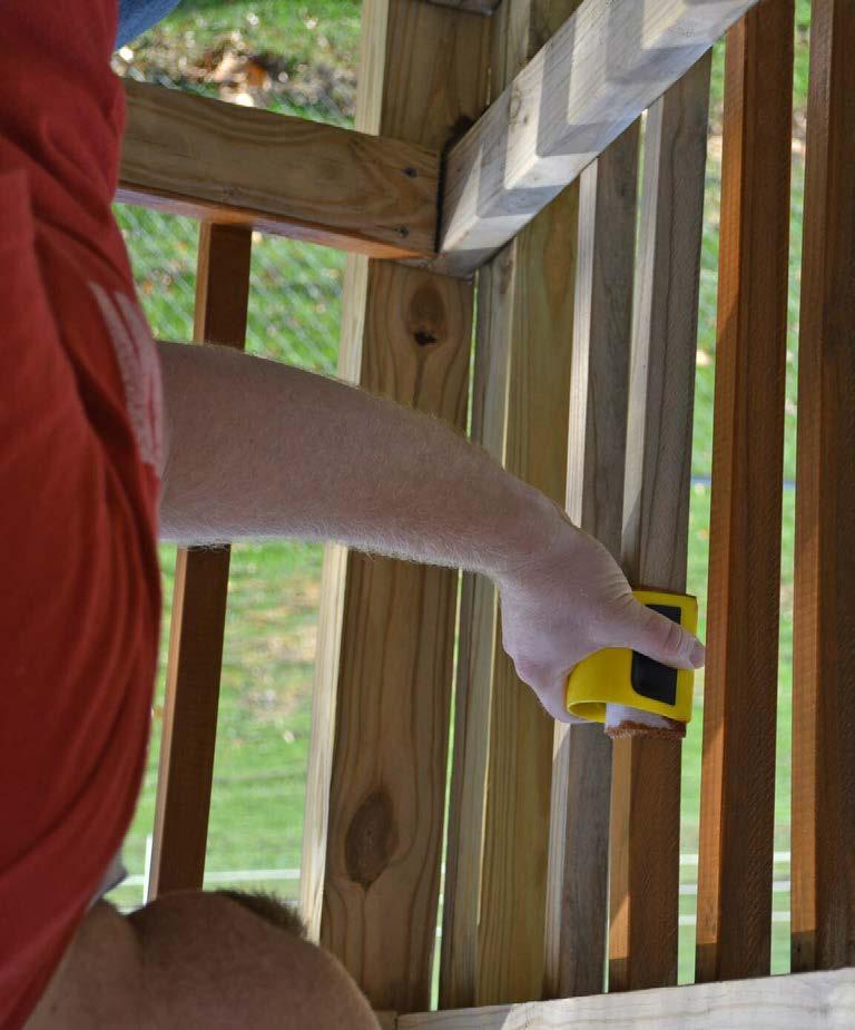 WOODMATES STAIN APPLICATORS IT S ALL IN THE DETAILS. The contour stain applicator flexes in and out to easily stain balusters, rails, spindles and other contoured surfaces.