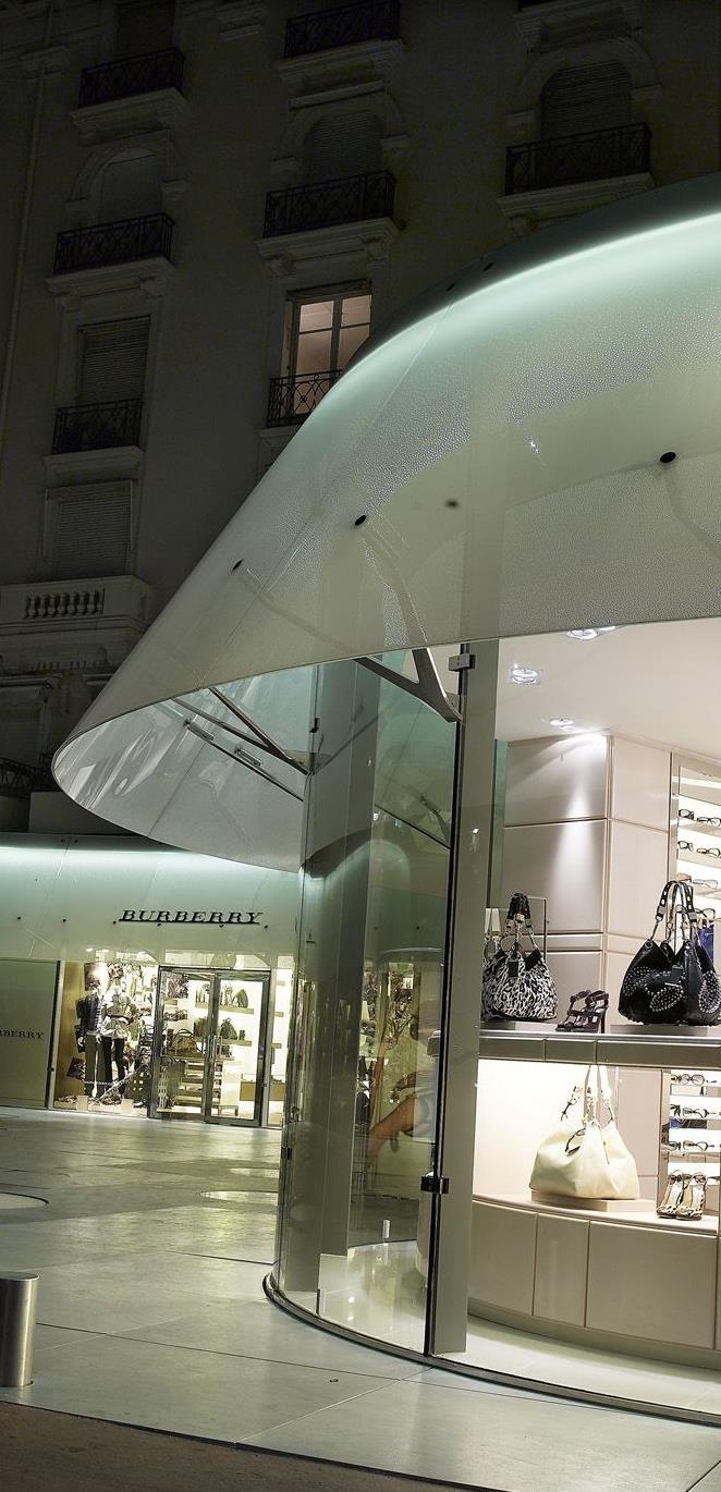 KEY RETAIL STREETS & AREAS LA CROISETTE When international luxury retailers look to open flagship stores in France, they target either the Paris golden triangle or La Croisette in Cannes.