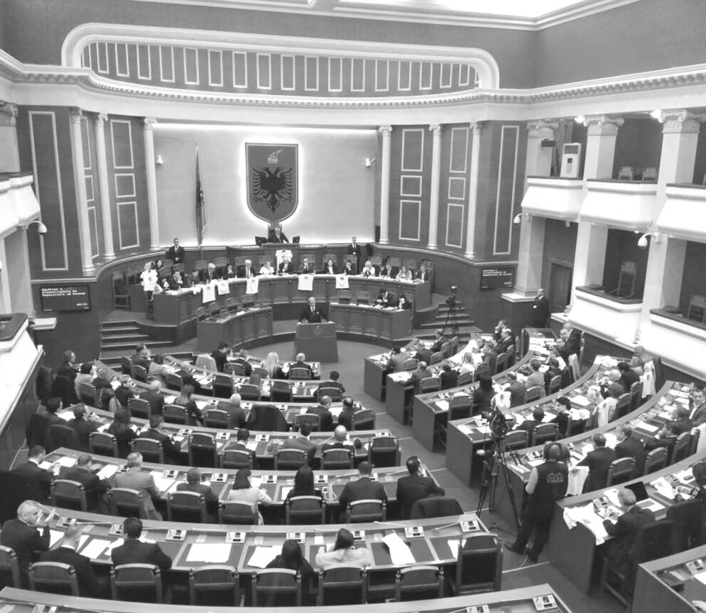 GAZETA SOT E Mërkurë 27 Dhjetor 2017 3 politike Vasilika Hysi: Ngritja e KLGJ e KLP varet nga vetingu, ja rruga që do të ndiqet në Parlament Nënkryetarja e Parlamentit, Vasilika Hysi, ka deklaruar