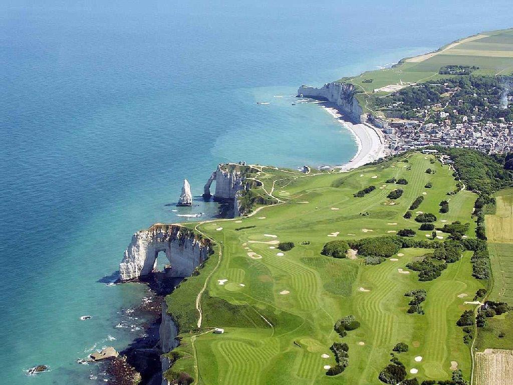 JULY 23 Breakfast at hotel Free time 11.00 : Transfer to Etretat Golf Club 12.00 : Lunch at clubhouse restaurant 1.