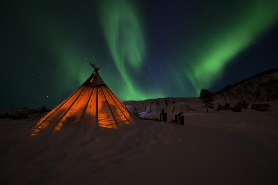 Northern lights experiences (KP04) : ACTIVITY: KIRKENES SNOWHOTEL incl dinner 13.00/17.00 09.00 (+1) 13.00/17.00 21.00 (without overnight stay at snowhotel).