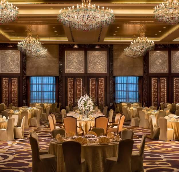 M E E T I N G S + E V E N T S Conrad Dubai possesses a range of flexible spaces including two impressive ballrooms and several