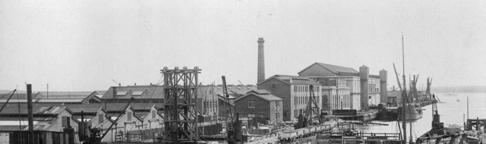 is no West Quay shopping centre. D o nl oa de The berths at 43/44 remain an open Figure 30. July 1908.