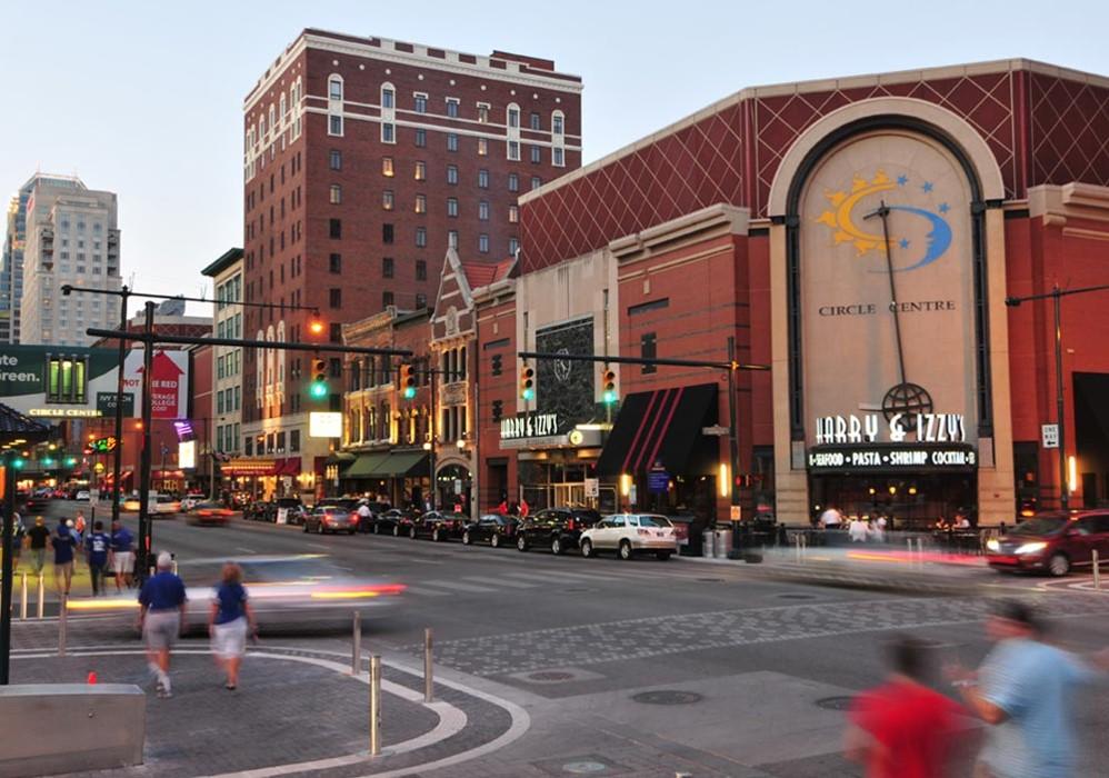 DOWNTOWN MIXED-USE AT ITS BEST Circle Centre Mall is an innovative mixed-use center housing many ne retailers, restaurants and entertainment options.