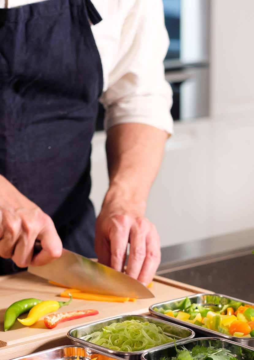 We make tools and tips from the professional kitchen available to passionate home cooks.