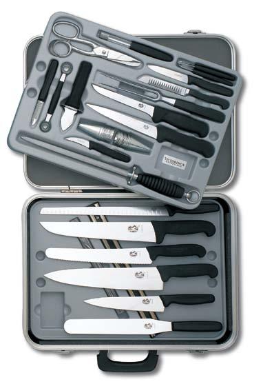 4924 1 Large Chef s Case, black, 51 x 38 cm 5.4923 1 7 611160 502674 with 2 solid plastic inlays, containing: 7 611160 502667 5.2000.19 carving knife, broad blade black 5.2003.22 5.5200.