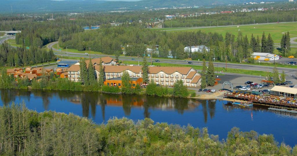 ACCOMMODATION Pike s Waterfront Lodge Fairbanks, Alaska Located on the Chena River just minutes from the Fairbanks airport, Pike s Waterfront Lodge boasts 180 in-lodge rooms plus 28 individual log
