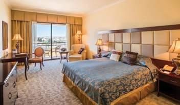 This luxury hotel has elegant rooms, exceptional spa twin share facilities and multi-purpose conference halls for your convenience.