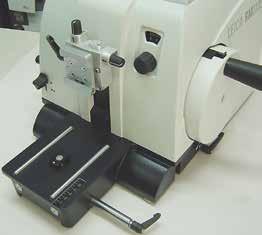 4. Instrument Setup 4.5 Inserting the universal cassette clamp 60 There are two versions of the specimen holder fixture, one with and one without specimen orientation, which are interchangeable.