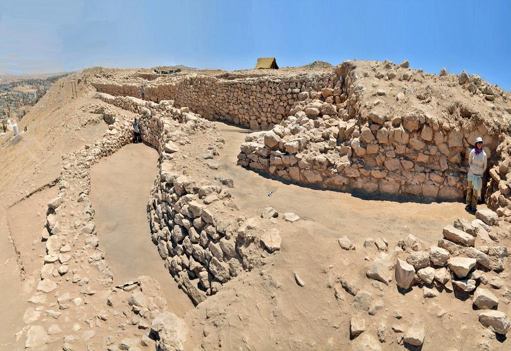 Fig. 5 Khirbet al-batrawy: the EB IIIB lines of fortifications, from north-west: in the left foreground, EB IIIB Exterior Wall W.