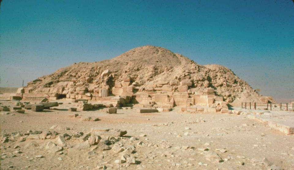 THE PYRAMID OF UNAS AND THE UPPER