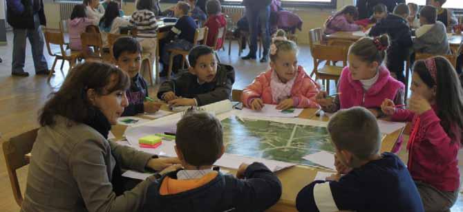 INTEGRIMI GJINOR NË PLANIFIKIM HAPËSINOR 21 PIK Graçanicë, qytetarët, prindërit, mësuesit dhe nxënësit janë duke vënë idetë e para në letër për oborrin e shkollës UN-Habitat, Zyra në Kosovë y