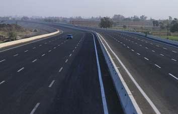 Major Projects Roads Projects: Shobra/ Banha Freeway of Length 7.4 km Contractor:GNCCP-GNCRC Contract amount: L.E. 620 Million طریق شبرا/ بنھا الحر بطول 7.4 كم.