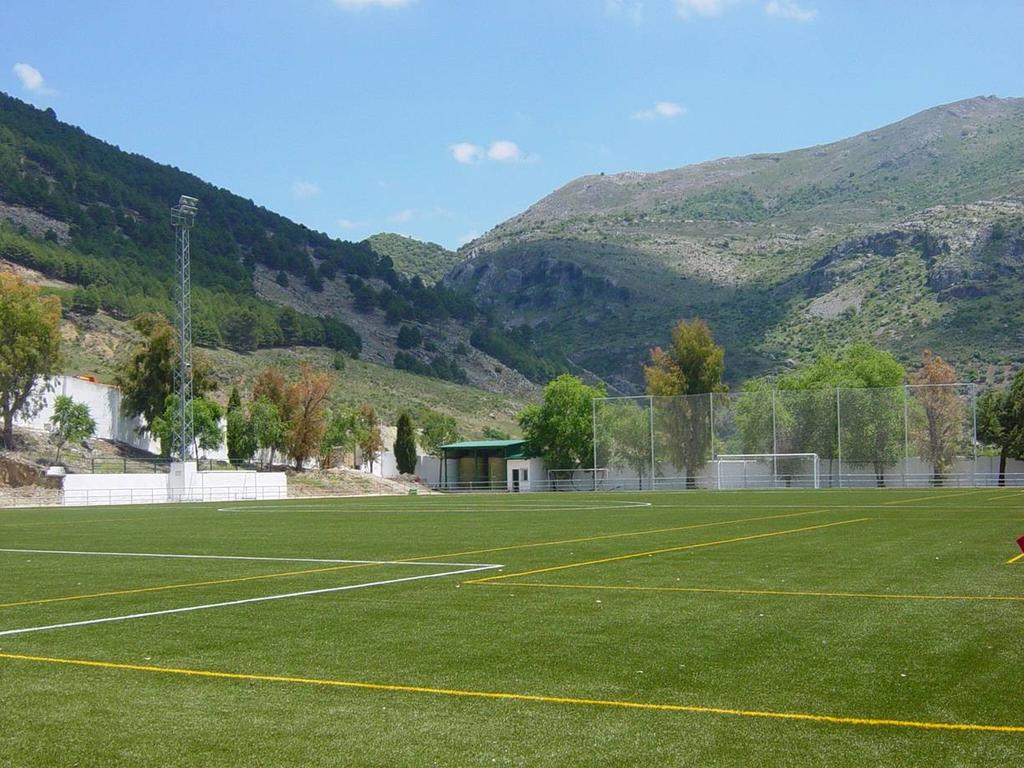 My Favourite Place: Valdepeñas FC field in Valdepeñas de Jaén By Antonio Estepa Chica The Valdepeñas football field is a place where you can play footbal very well.