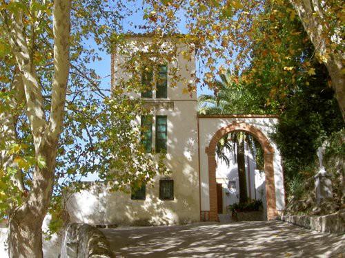 My Favourite Place: Chircales Hermitage in Valdepeñas de Jaén By Jennifer Higeras Sánchez Chircales Hermitage. It is my favourite place in Valdepeñas, too, because it is the place where Christ is.
