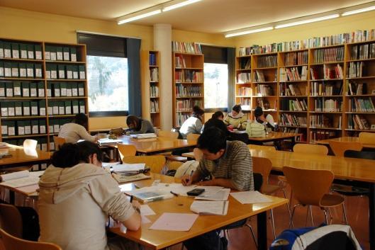 Teaching timetable: 9:30 to 14:00 h, Monday to Thursday Participants from all over the world live and study together,