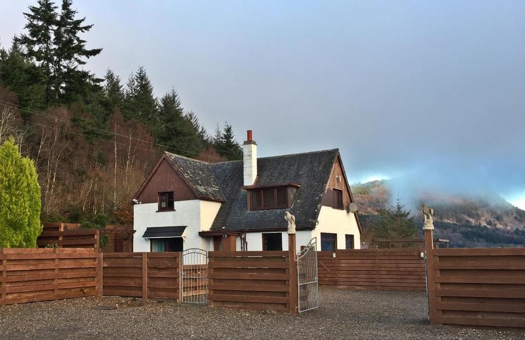 OWNER S HOUSE This two storey house located at the northern end of the park has been sited so that there are magnificent views from the lounge and two upper bedrooms to the loch.