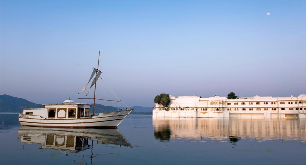 The Jiva Spa Boat Recalling the stately ambience of the regal ceremonial barges and the exquisite islandpalaces of the royal family of Udaipur, this elegant